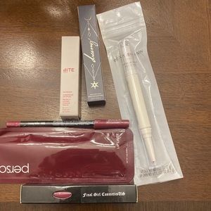 Lip stick and liner bundle
